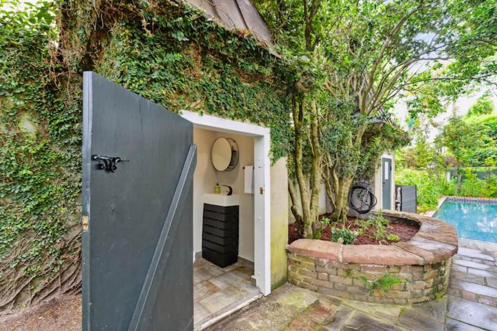 Serene Cottage With Beautiful Garden And Heated Pool Charleston Dış mekan fotoğraf
